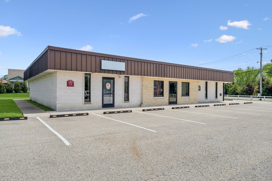 1322 Monastery Dr, Latrobe, PA à vendre - Photo de l’immeuble – Image 2 sur 22