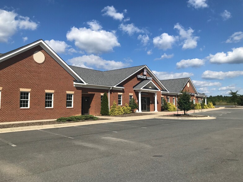 11073 Colonel Armistead Dr, Ruther Glen, VA à louer - Photo de l’immeuble – Image 1 sur 9