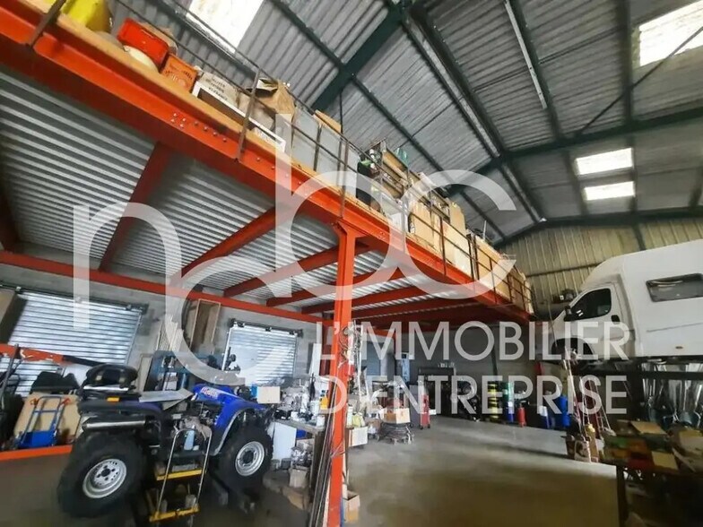 Local d'activités dans CIVRIEUX-D'AZERGUES à vendre - Photo de l’immeuble – Image 2 sur 10