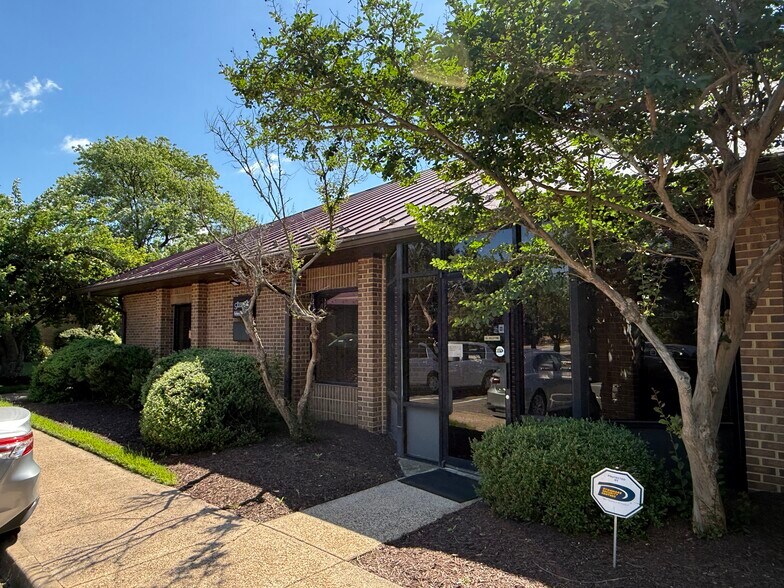 403 Chatham Sq, Fredericksburg, VA à vendre - Photo de l’immeuble – Image 1 sur 72