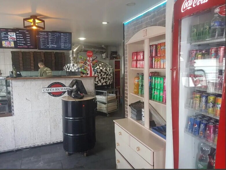 Local commercial dans Saint-Ouen-sur-Seine à vendre - Photo intérieure – Image 2 sur 2