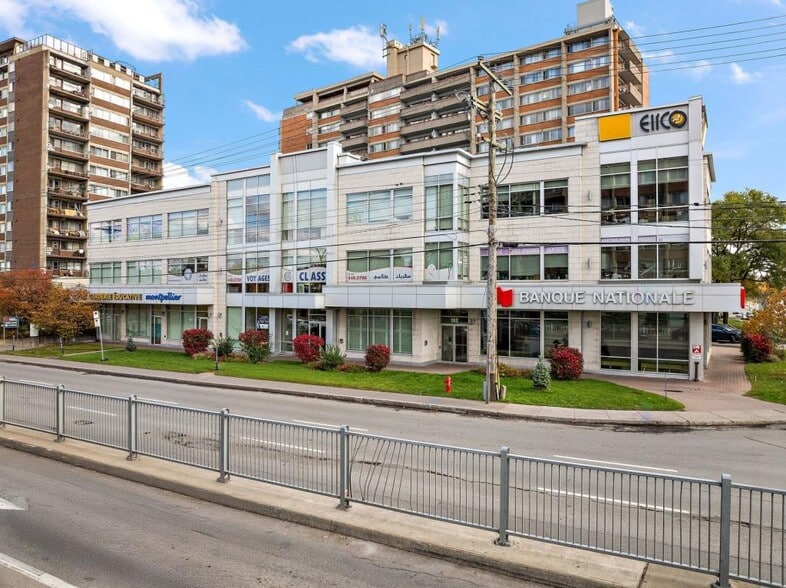 180 Boul De La Côte-Vertu, Saint-Laurent, QC à vendre - Photo principale – Image 1 sur 8