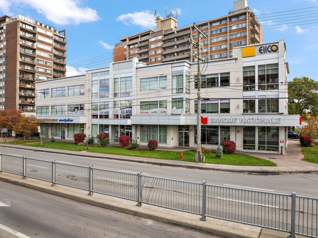 150 Boul De La Côte-Vertu, Saint-Laurent, QC à louer Photo principale– Image 1 sur 6