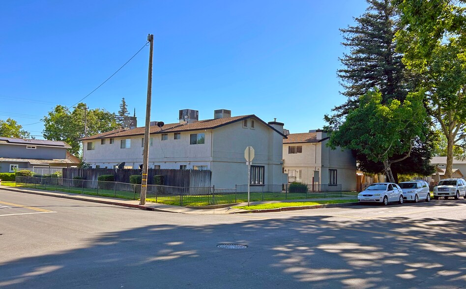 442 Eden St, Lodi, CA à vendre - Photo de l’immeuble – Image 1 sur 5