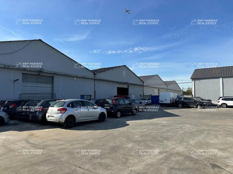 Local d’activités dans Villeneuve-le-Roi à louer - Photo de l’immeuble – Image 2 sur 10