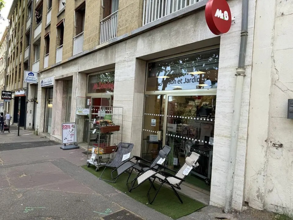 Local commercial dans Aix-en-Provence à louer Photo de l’immeuble– Image 1 sur 4