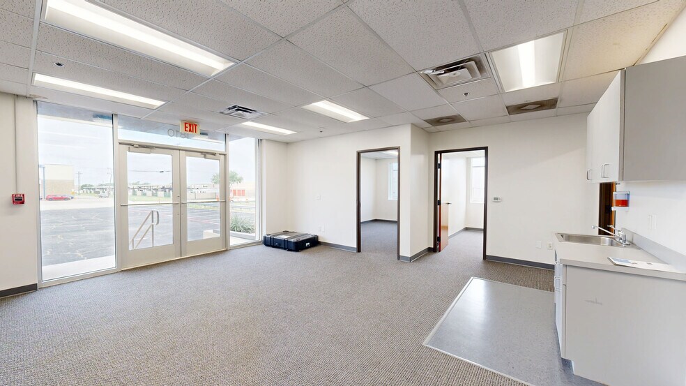 1810 Kelly Blvd, Carrollton, TX à louer - Numérisation 3D Matterport – Image 2 sur 21