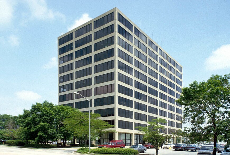 1701 E Woodfield Rd, Schaumburg, IL à louer - Photo de l’immeuble – Image 2 sur 28