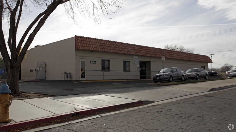 14029 Amargosa Rd, Victorville, CA à louer - Photo principale – Image 1 sur 4
