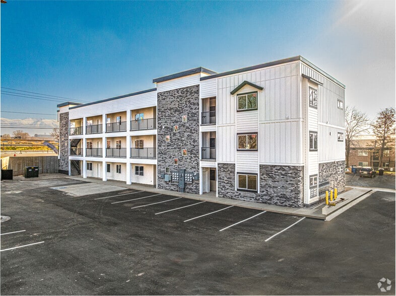 36 W 1600 N, Sunset, UT à vendre - Photo principale – Image 1 sur 47