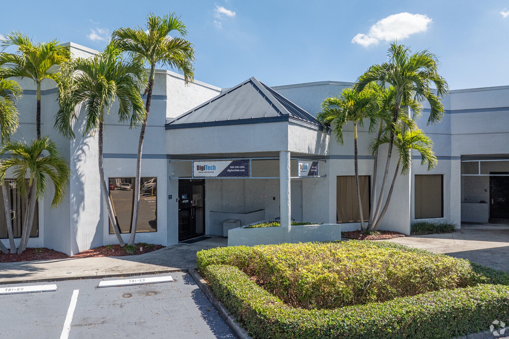 8880 NW 20th St, Doral, FL à louer Photo de l’immeuble– Image 1 sur 11