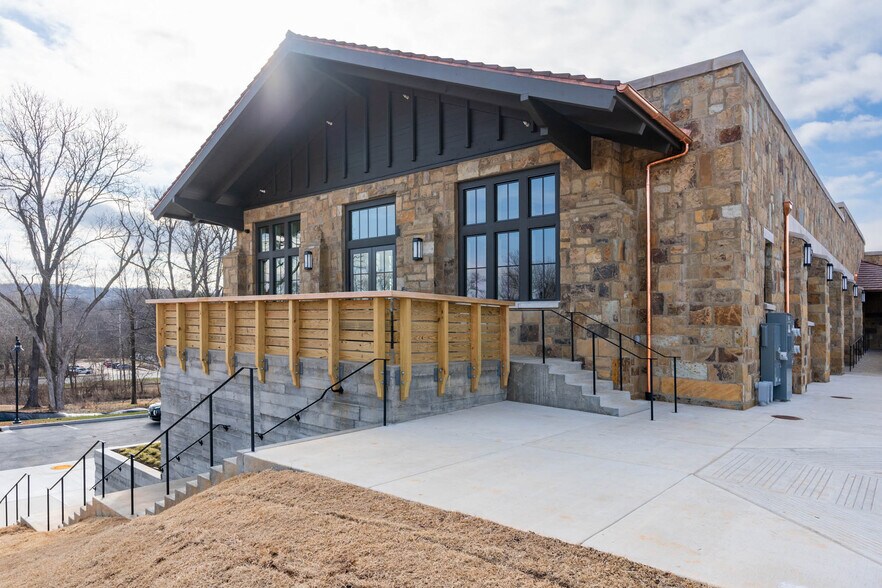 2828 N Mansfield Ave, Fayetteville, AR à louer - Photo de l’immeuble – Image 3 sur 21