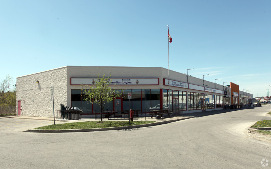 605 Rogers Rd, Toronto, ON à louer - Photo de l’immeuble – Image 2 sur 19