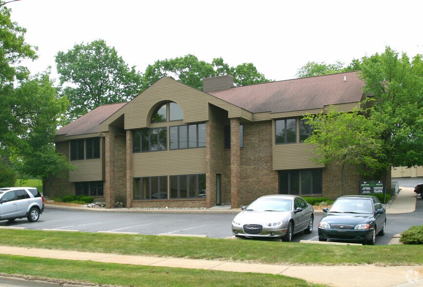 1803 Whites Rd, Kalamazoo, MI à louer - Photo de l’immeuble – Image 3 sur 44