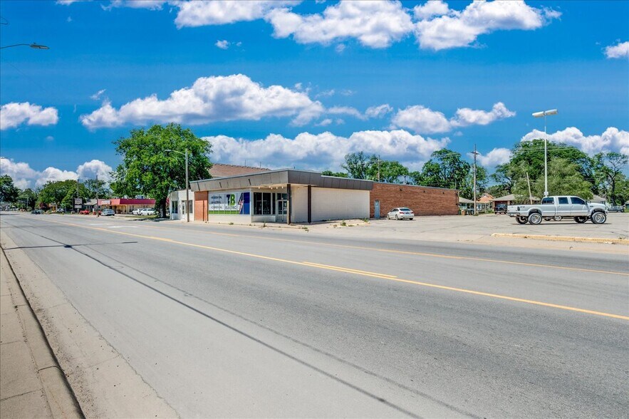 722 4th ave, Hutchinson, KS à vendre - Photo de l’immeuble – Image 2 sur 12