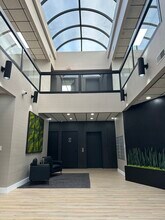 43000 W 9 Mile Rd, Novi, MI à louer Photo de l’immeuble– Image 2 sur 2