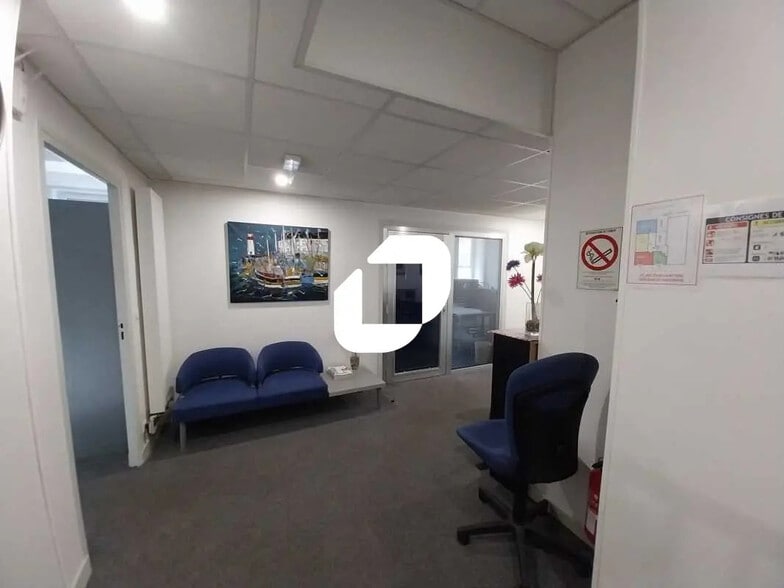 Bureau dans La Celle-Saint-Cloud à louer - Photo de l’immeuble – Image 2 sur 7