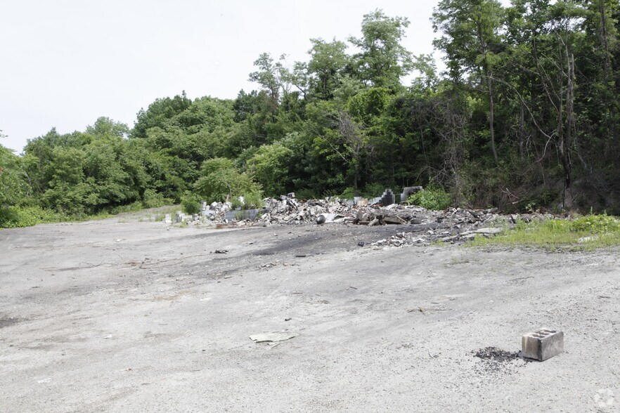 100 Arentzen Blvd, Charleroi, PA à louer - Photo de l’immeuble – Image 3 sur 11