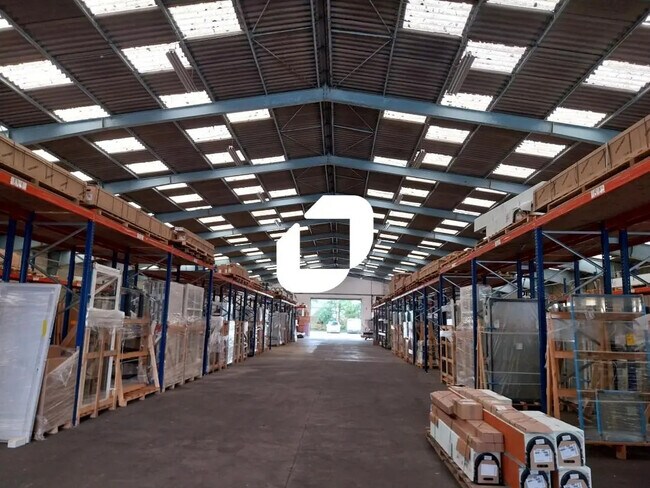 Plus de détails pour Local d’activités à vendre