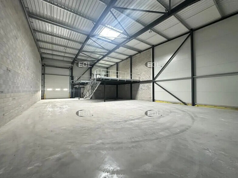 Local d'activités dans Signes à vendre - Photo de l’immeuble – Image 3 sur 4