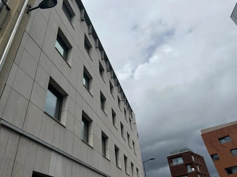 37 Rue Du Vieux Faubourg, Lille à louer - Photo de l’immeuble – Image 3 sur 7