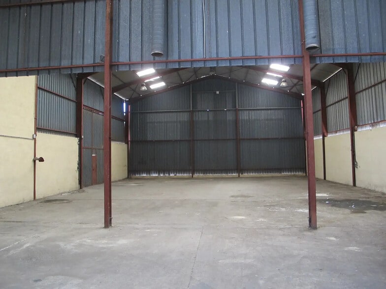 Local d’activités dans Mollégès à louer - Photo intérieure – Image 2 sur 7