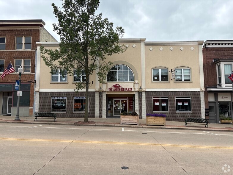 135 W Main St, Stoughton, WI à louer - Photo principale – Image 1 sur 7