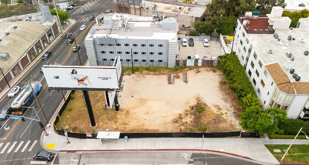 8500 Holloway Dr, West Hollywood, CA à vendre - Photo de l’immeuble – Image 3 sur 9