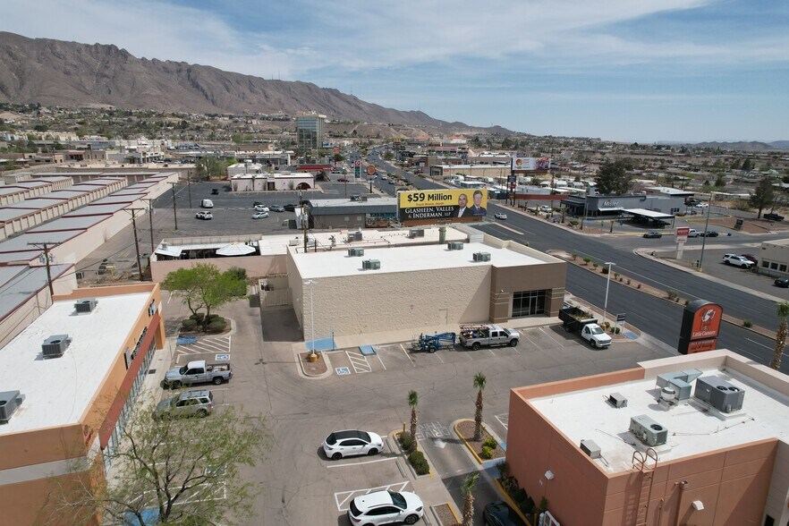 6310 N Mesa St, El Paso, TX à louer - Photo de l’immeuble – Image 3 sur 6