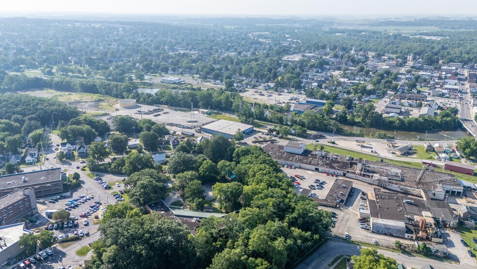1015 Michigan Ave, Logansport, IN à vendre - Photo de l’immeuble – Image 3 sur 40