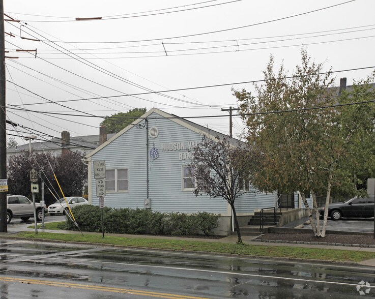 403 E Sandford Blvd, Mount Vernon, NY à louer - Photo de l’immeuble – Image 3 sur 8