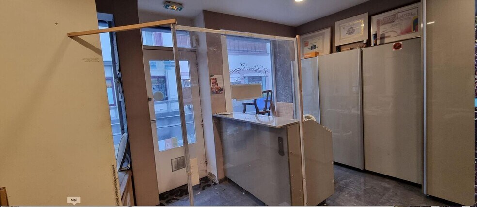 Local commercial dans Paris à vendre - Photo de l’immeuble – Image 1 sur 4