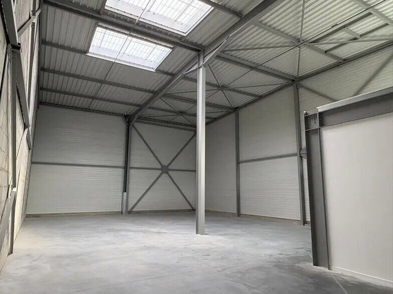 Bureau dans OULLINS-PIERRE-BÉNITE à louer - Photo intérieure – Image 2 sur 7