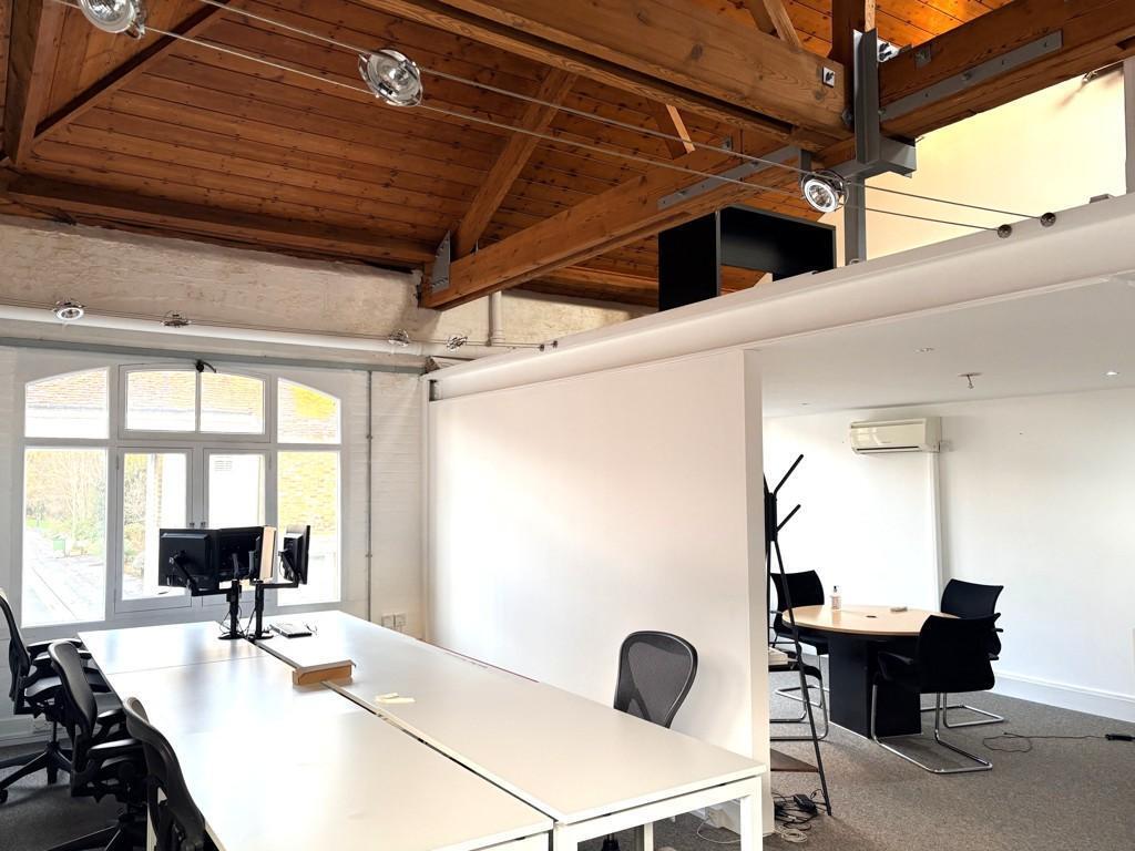 21 Old Brewery Ln, Henley On Thames, OXF RG9 2DE - Lot 21 - - Photo intérieure - Image 2 of 7