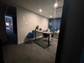 1455 Ellis St, Kelowna, BC à louer Photo intérieure– Image 1 sur 1