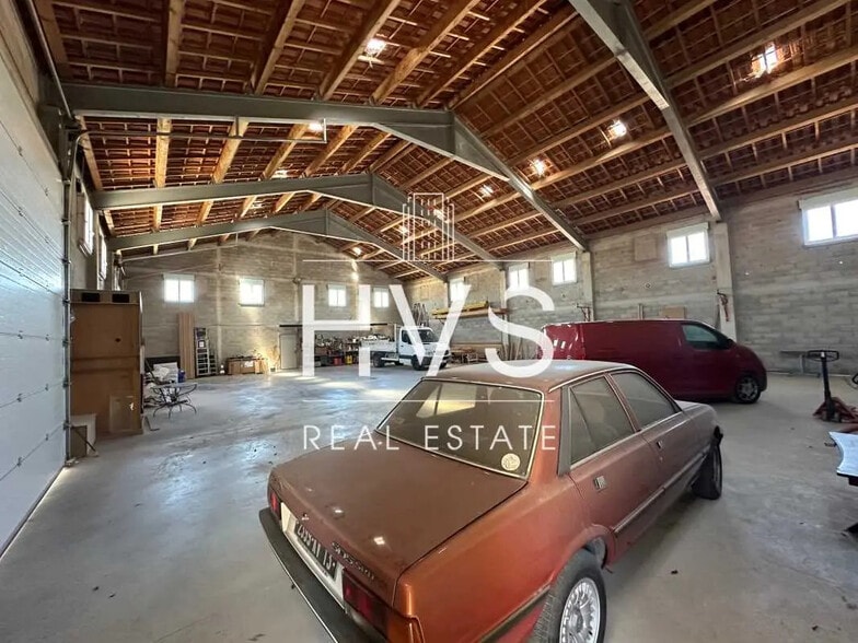 Local d’activités dans Rognac à louer - Photo intérieure – Image 2 sur 3