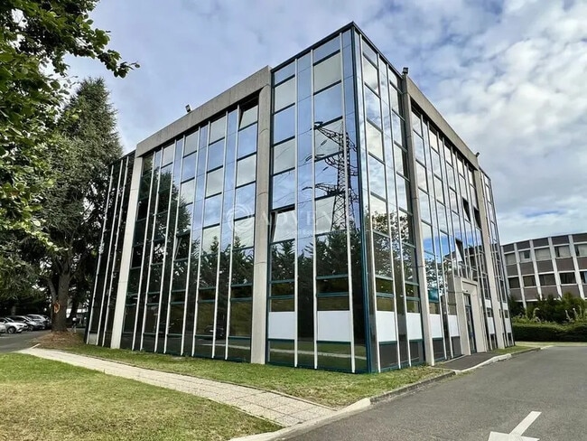 Plus de détails pour Bureau, Local commercial à louer