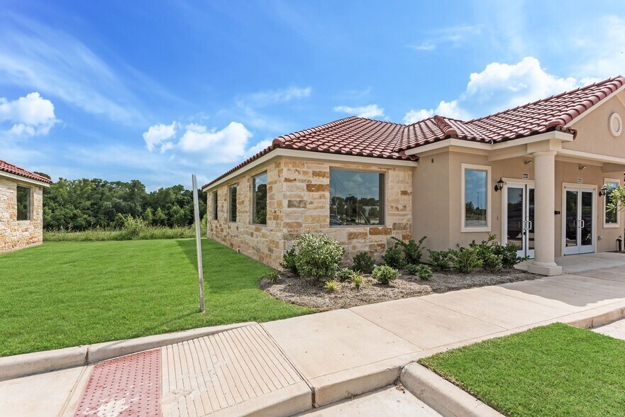7070 Knights Ct, Missouri City, TX à louer - Photo de l’immeuble – Image 1 sur 27