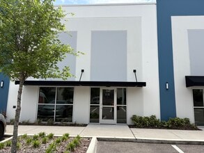 7906 Kingspointe Pky, Orlando, FL à louer Photo intérieure– Image 1 sur 4