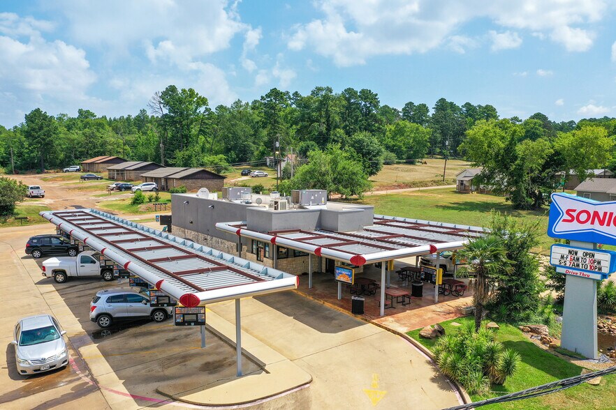 1006 E First St, Hughes Springs, TX à vendre - Photo de l’immeuble – Image 1 sur 3
