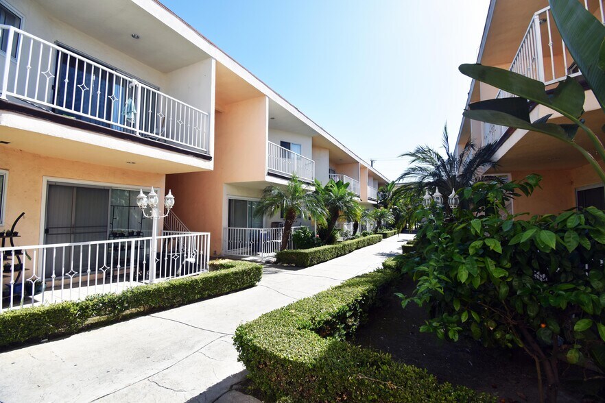 3835 W 104th St, Inglewood, CA à vendre - Photo de l’immeuble – Image 2 sur 10