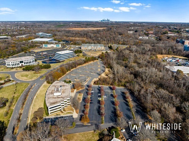 9401 Arrowpoint Blvd, Charlotte, NC à louer - Photo de l’immeuble – Image 2 sur 19