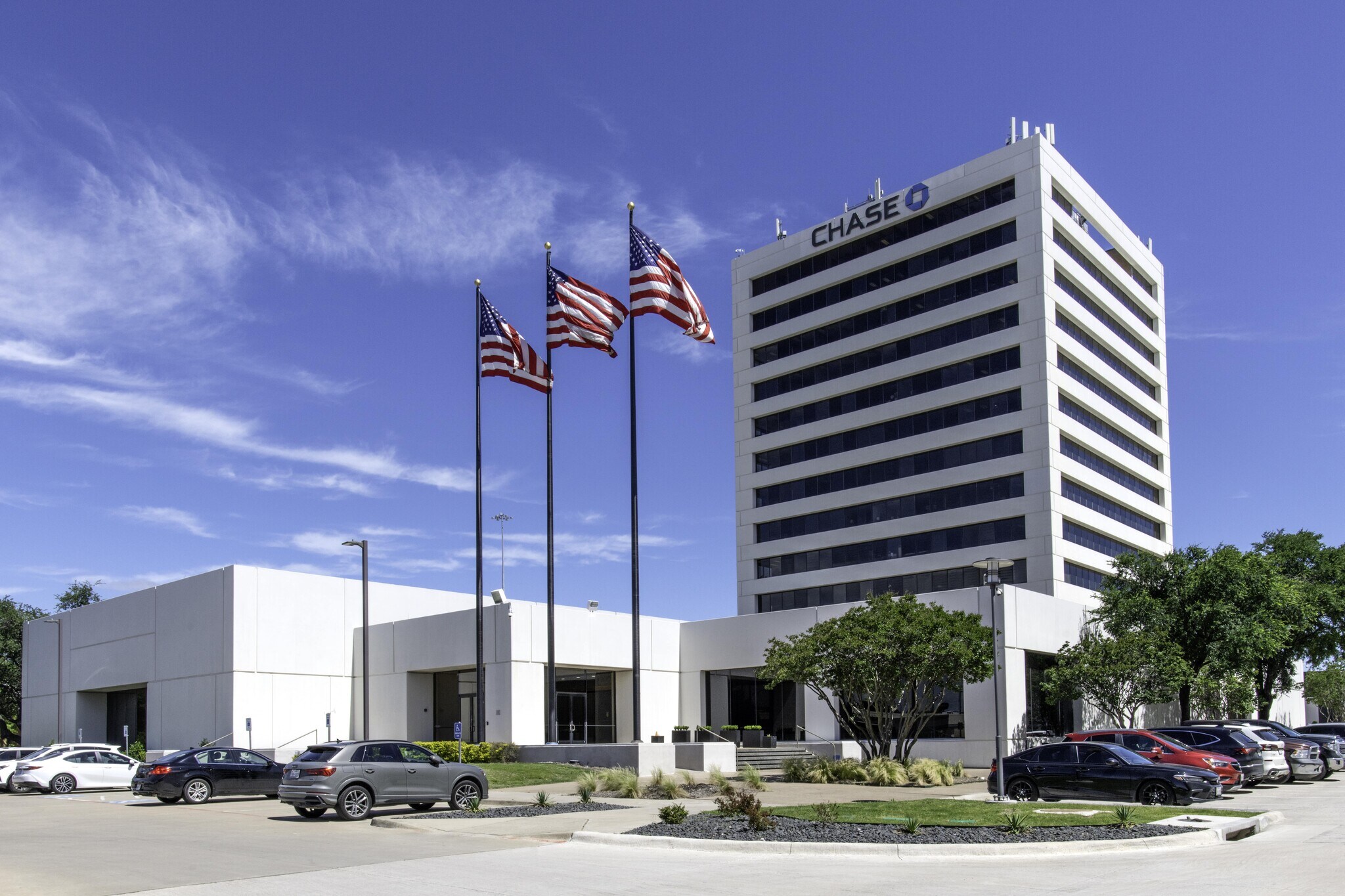 100 N Central Expy, Richardson, TX à louer Photo de l’immeuble– Image 1 sur 21