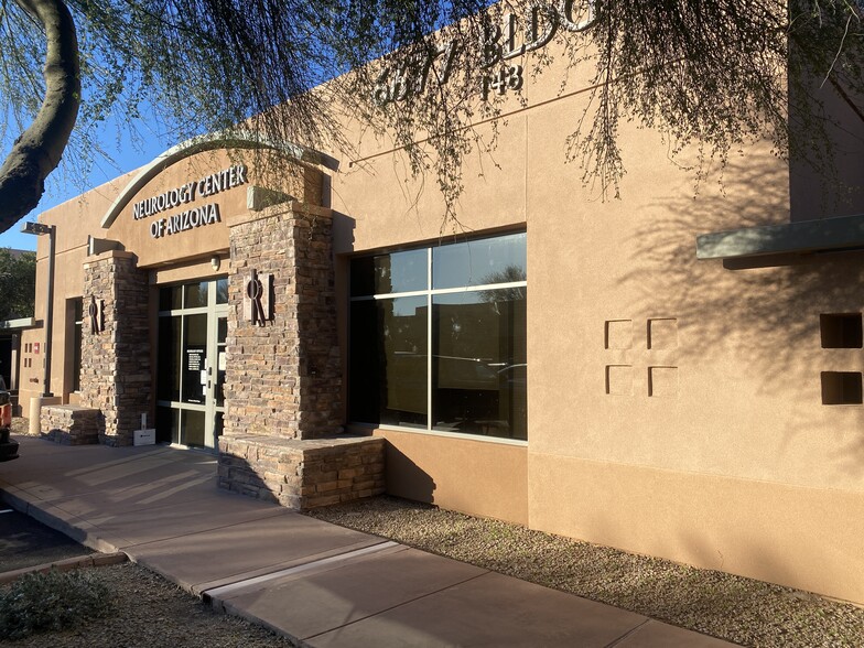 6677 W Thunderbird Rd, Glendale, AZ à louer - Photo de l’immeuble – Image 1 sur 13