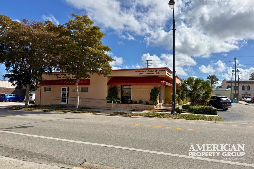 241 Nokomis Ave S, Venice, FL à vendre - Photo de l’immeuble – Image 2 sur 9