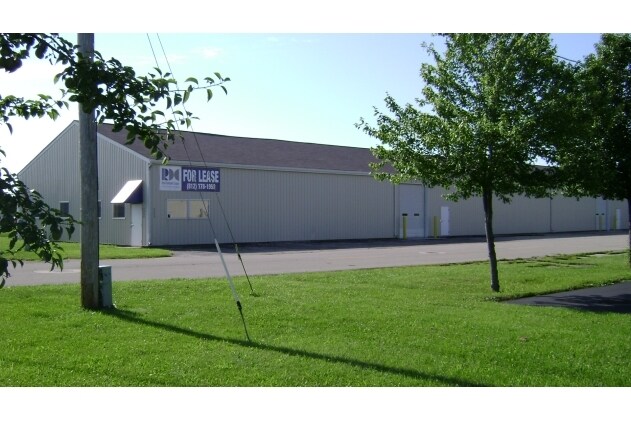 4665 Andrews St, Columbus, IN à louer - Photo de l’immeuble – Image 2 sur 7