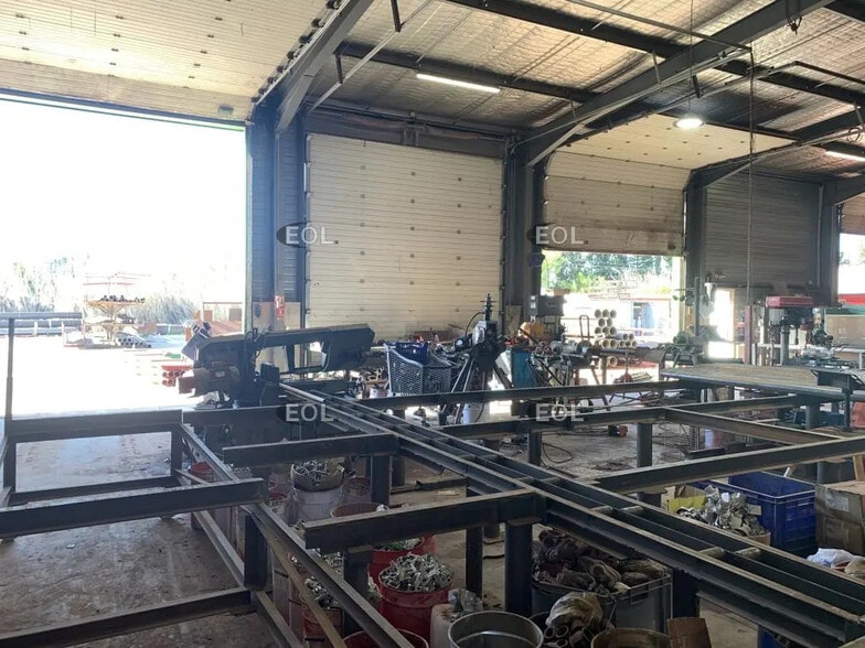 Local d'activités dans Le Thor à vendre - Photo intérieure – Image 3 sur 8