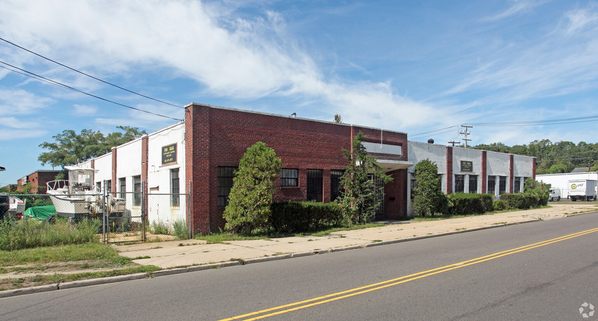 1700 Strongs Ave N, Copiague, NY à louer Photo principale– Image 1 sur 5