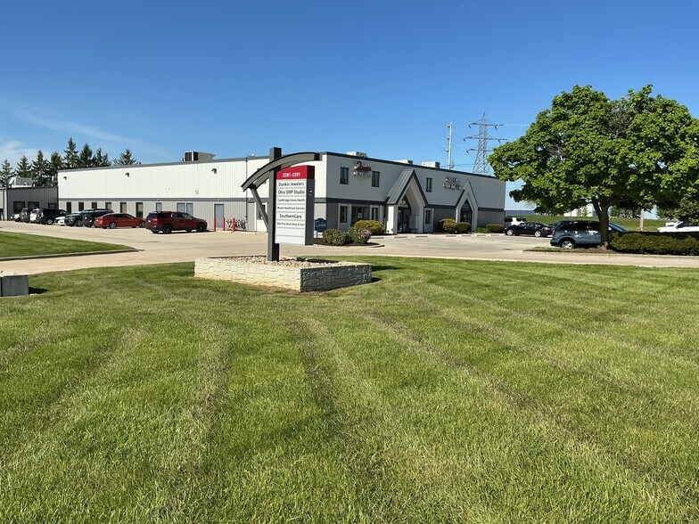 2291 W 4th St, Ontario, OH à louer - Photo de l’immeuble – Image 3 sur 7