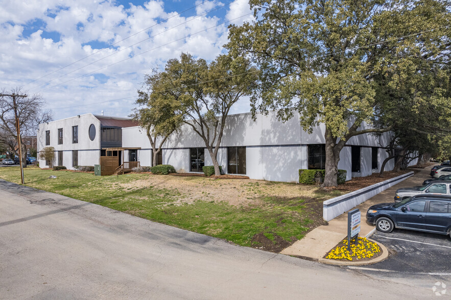 14665 Midway Rd, Addison, TX à louer - Photo de l’immeuble – Image 1 sur 5